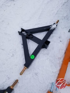 lot 436 image: Wolverine TQH-26-02C Quick Hitch Trailer Receiver