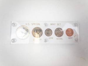 lot 172 image: 1966 40% silver Special Mint set in a Capital holder