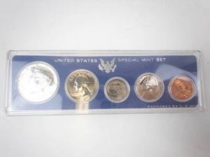 lot 173 image: 1967 40% silver Special Mint Set in a Capital holder