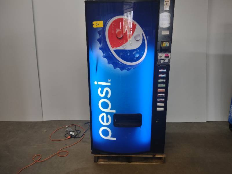 lot 34 image: Dixie Narco DN501E