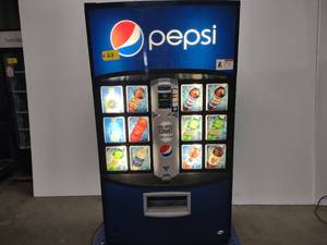 lot 23 image: Vendo 721