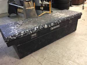 lot 133 image: Aluminum Pickup Tool Box - 61 Insert - Good Latches