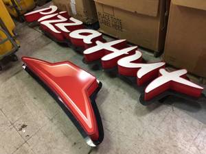 lot 134 image: Large Light Up PIZZA HUT Restaurant Sign - With Hat
