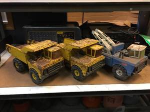 lot 139 image: 3 Vintage Large Tonka Dump Trucks - Wrecker