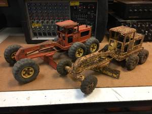 lot 140 image: 2 Vintage Tonka Road Graders - Appears Complete-ish