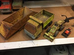 lot 145 image: 4 Vintage Tonka Excavation