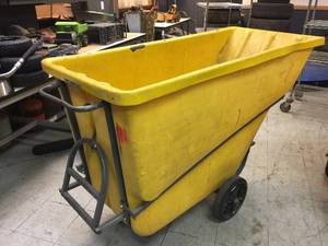 lot 158 image: RUBBERMAID #1016 Commercial 1 cuyd - 2000 Lb Rolling Bin