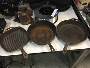 lot 182 image: 3 Pcs Cast Iron - Lodge 10SK - Gold Coast Deep Skillet - Lodge 8SGP