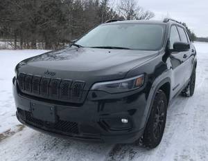 lot 1 image: 2023 Jeep Cherokee Altitude 4X4