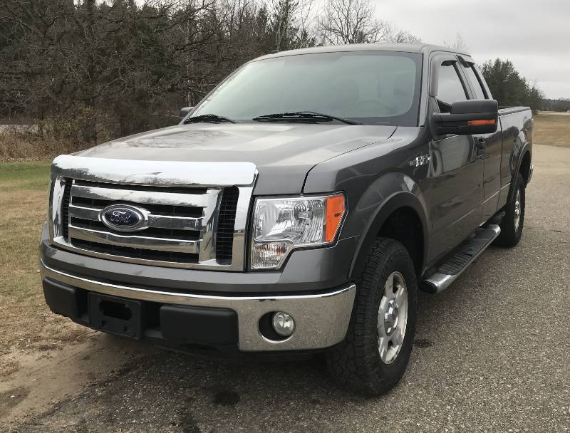 lot 3 image: 2010 Ford F150 XLT 4X4