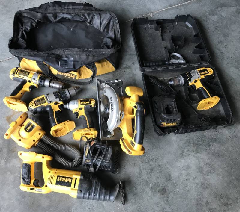 lot 5 image: Camp Wilderness Miscellaneous 18v Dewalt Tools