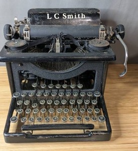lot 301 image: 1920s LC Smith Typewriter