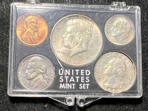 lot 05 image: 1964 US MINT SET IN CASE