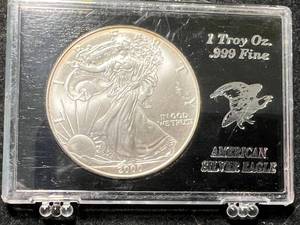 lot 16 image: 2000 AMERICAN SILVER EAGLE 1 TROY OZ .999 FINE SILVER IN CASE
