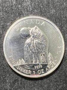 lot 17 image: 2011 CANADIAN WOLF 1 TROY OZ .9999 FINE SILVER