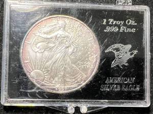 lot 34 image: 1997 AMERICAN SILVER EAGLE 1 TROY OZ .999 FINE SILVER IN CASE