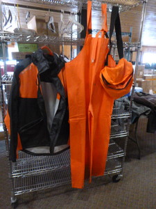 lot 10 image: Mens Jacket and Bib Pants