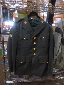 lot 12 image: U.S. Army Uniform and Jacket