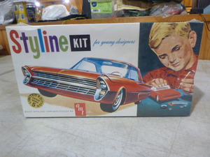 lot 60 image: Vintage Styline Kit of Ford Galaxie