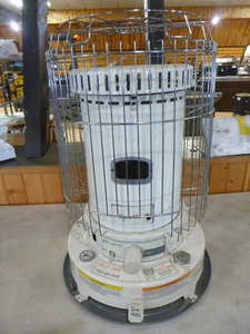 lot 71 image: Dyna-Glo Kerosene Heater