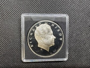 lot 29 image: 1972 Sterling Silver Richard Nixon Reelection. Scare Medallion .75 ASW.