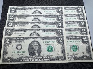 lot 55 image: 10 Sequential $2 Bills