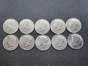lot 74 image: Ten Bicentennial 50 Cent Pieces
