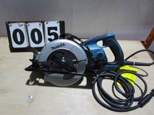 lot 5 image: Makita Hypoid Saw