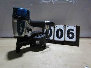 lot 6 image: Makita Coil Roofing Nailer - Pneumatic