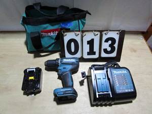 lot 13 image: Makita 12 Cordless DriverDrill Kit