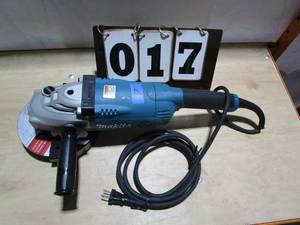 lot 17 image: Makita 7 Grinder
