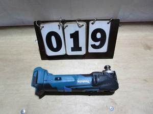lot 19 image: MakitaLXT Multi Cutting Tool - tool only