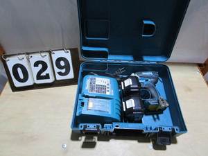 lot 29 image: Makita 3 Speed Impact Driver Kit