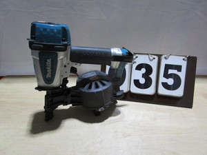 lot 35 image: Makita Pneumatic Roofing Coil Nailer