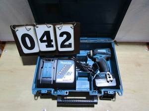 lot 42 image: Makita Cordless Impact Driver Kit
