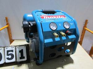 lot 51 image: Makita 4.2 Gallon Air Compressor