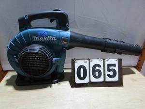 lot 65 image: Makita LXT Blower - tool only
