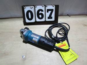 lot 67 image: Makita Multi Tool