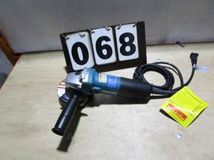 lot 68 image: Makita 4-12 Angle Grinder