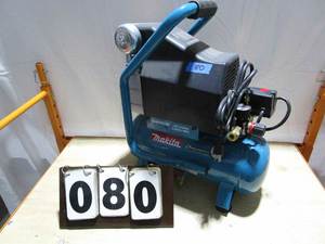 lot 80 image: Makita 2.6 Gallon Air Compressor