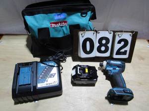 lot 82 image: Makita Cordless Impact Driver Kit