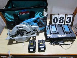 lot 83 image: Makita Cordless Rear Handle Saw Kit