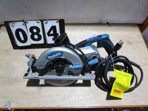 lot 84 image: Makita 7-14 Magnesium Hypoid Saw
