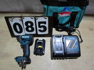 lot 85 image: Makita Cordless Impact Driver Tool Kit