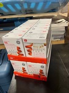 lot 58 image: Quantity 32 - StringALong� 100 MINIATURE LIGHTS