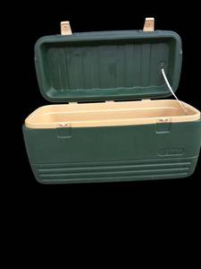 lot 110 image: Igloo Extra Large Cooler