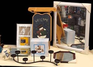 lot 112 image: Check out the Holiday Crafters Mystery Box This fun collection focuses on a snowman theme for your decorating projects.