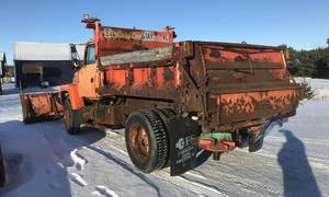 1992 Ford L8000F W/Plow and Sander