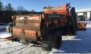 1992 Ford L8000F W/Plow and Sander