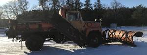 1992 Ford L8000F W/Plow and Sander